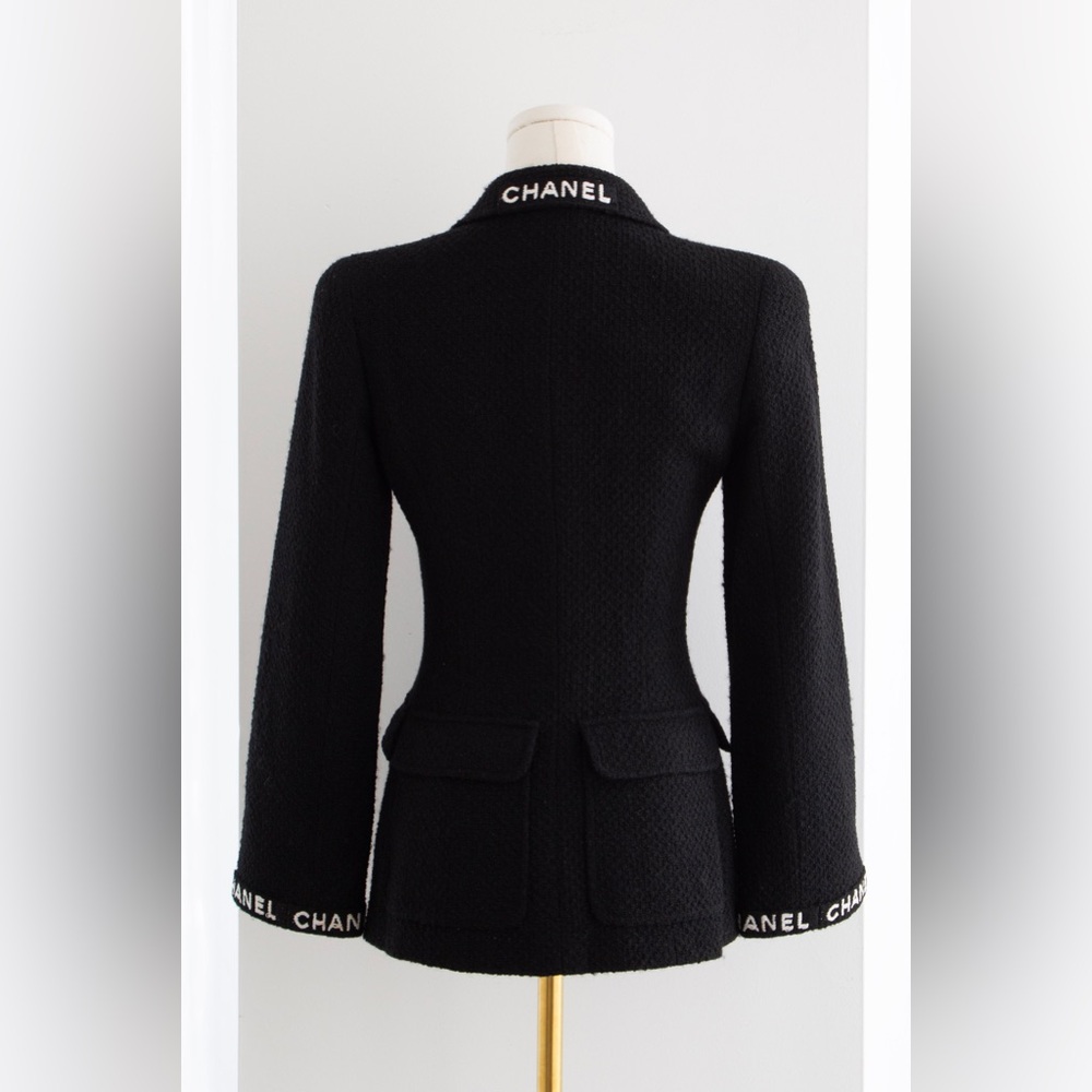 Chanel Vintage F/W 1995 Black White Logo Tweed 95A Jacket - Picture 12 of 16